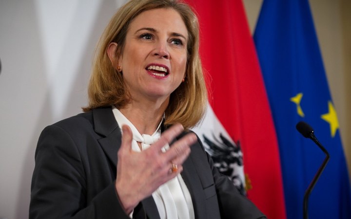 Глава МЗС Австрії закликала до посилення санкцій проти Росії