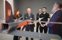 Кіту Келлогу показали виробництво українських дронів: "Неймовірні інновації"