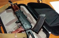 У Київській області затримали двох поліцейських, які торгували зброєю