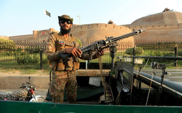 Пакистанські війська ліквідували 30 бойовиків, які намагалися перетнути кордон з Афганістану