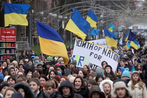 Тимошенко призвала Евромайданы в Киеве объединиться без партийных флагов