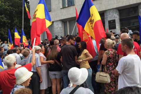 В Молдове проходят многотысячные демонстрации из-за изменения избирательной системы