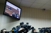 Прокурор: Янукович перед розстрілами на Майдані дзвонив Медведчуку в Росію, а Азаров літав до Путіна