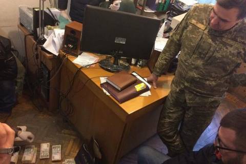 В Одессе поймали на крупной взятке чиновника Минобороны (обновлено)