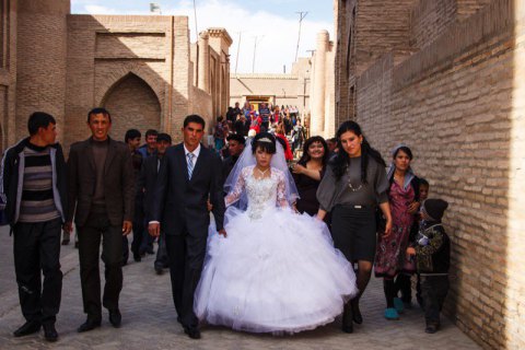 Влада Узбекистану має намір накласти обмеження на святкування весіль