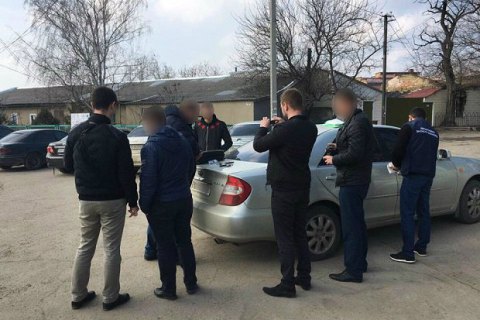 Чиновника "Одесаобленерго" затримали під час отримання 20 тис. грн хабара