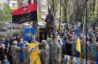 ​В Киеве возле "Шулявской" открыли памятник добровольцу Мирославу Мысле