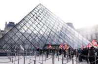 Працівники Лувру вирішили продовжити страйк