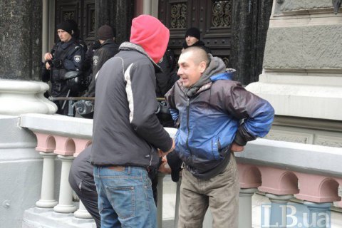 Учасники мітингу під НБУ зізналися спостерігачам ОБСЄ, що вони стоять за гроші