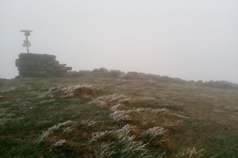 У Карпатах на горі Піп Іван випав сніг