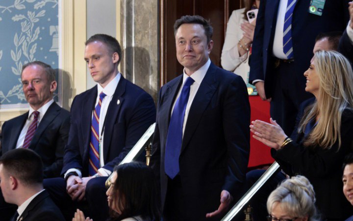 Ілон Маск продав мережу X самому собі 