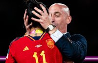 Ексголові Футбольної федерації Іспанії загрожує в'язниця за поцілунок спортсменки