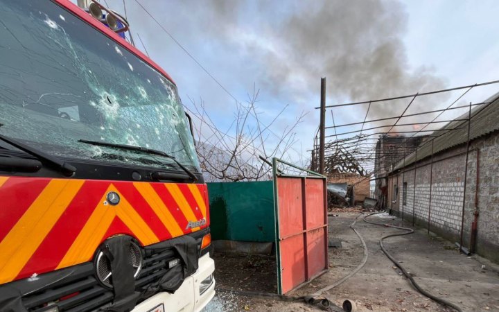 У Нікопольському районі Дніпропетровщини дві людини були поранені через ворожі обстріли