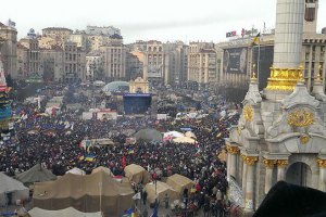 На Майдане собралось около восьми тысяч протестующих