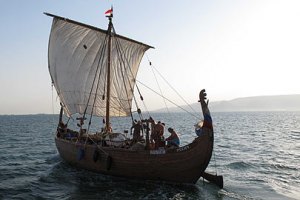 Древнеславянская ладья "Русич" впервые проходит Индийский океан