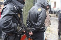 В центре Ровно полиция задержала автомобиль с арсеналом оружия