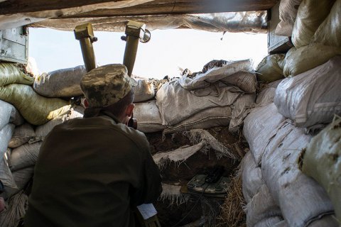 За сутки боевики восемь раз обстреляли позиции ВСУ на Донбассе