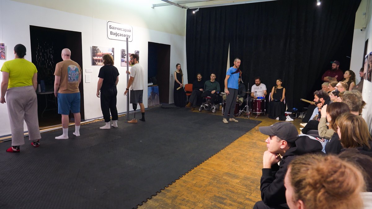 Під час візиту до Театру ветеранів.