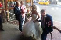 Тяжело раненый луганский пограничник вернулся после лечения в Израиле и сыграл свадьбу