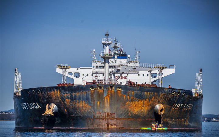 Країни G7 прагнуть обмежити можливості Росії використовувати тіньовий флот танкерів для транспортування своєї нафти, – Bloomberg