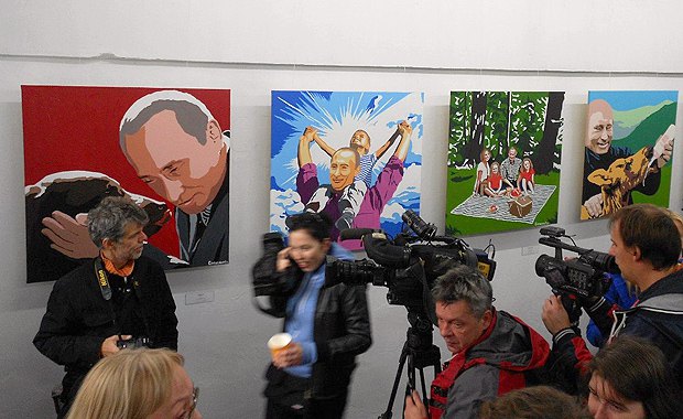 Выставка в честь 60-летия Путина *Президент. Добрейшей души человек* 2012 