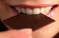 Регулярное потребление шоколада помогает похудеть