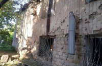 Унаслідок російських обстрілів Донеччини зруйновано будівлі і футбольний майданчик