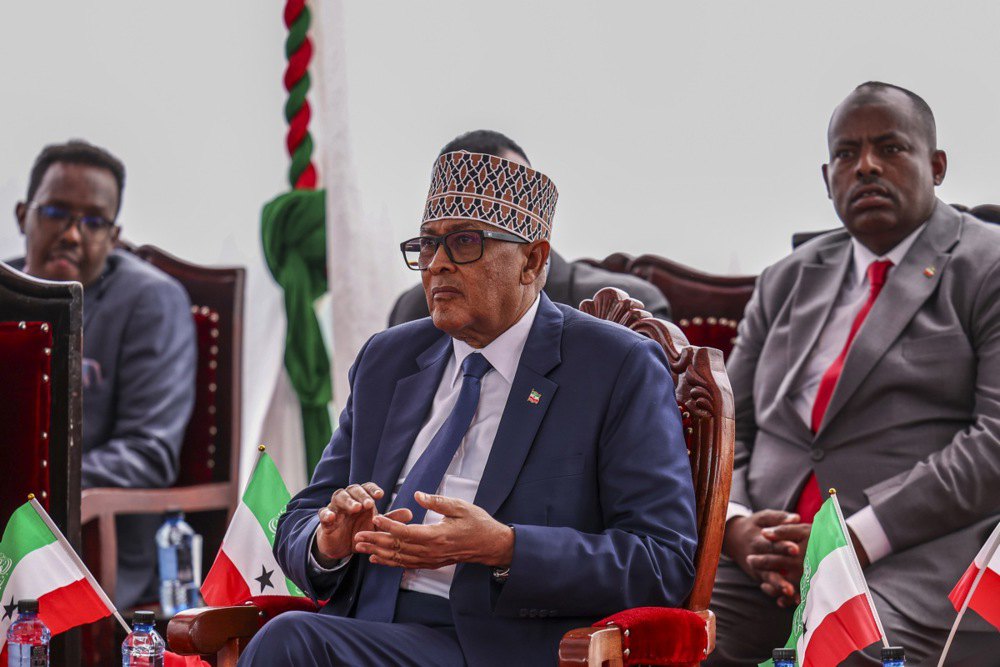  Президент Сомаліленду Абдірахман Абдуллахі під час відкриттям дипломатичної місії Сомаліленду в Найробі, Кенія, 29 травня 2025 року.