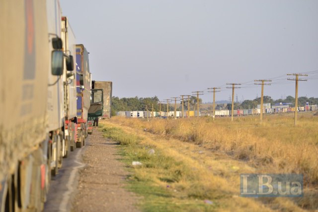 Фуры на въезде в Крым до блокады