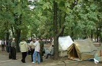 Луганские чернобыльцы снова разбили палатки 