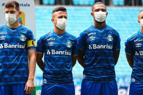 В чемпионате Бразилии команда вышла на поле в масках