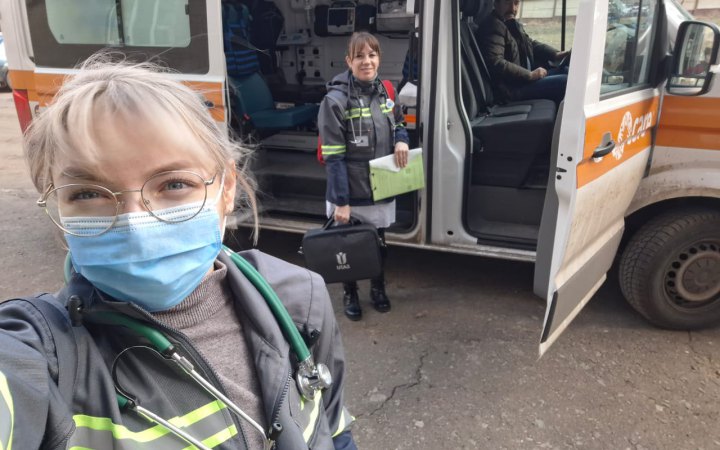 Доїхати до людей, які самі до лікаря не доходять: як в Україні тестують моделі мобільних медичних бригад 