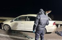 Поліція проводить на Дніпропетровщині спецоперацію: невідомий у балаклаві розстріляв авто, є жертва