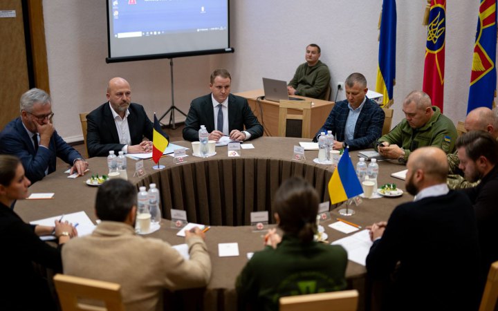 Міноборони обговорило із делегацією Бельгії закупівлю військової техніки для України
