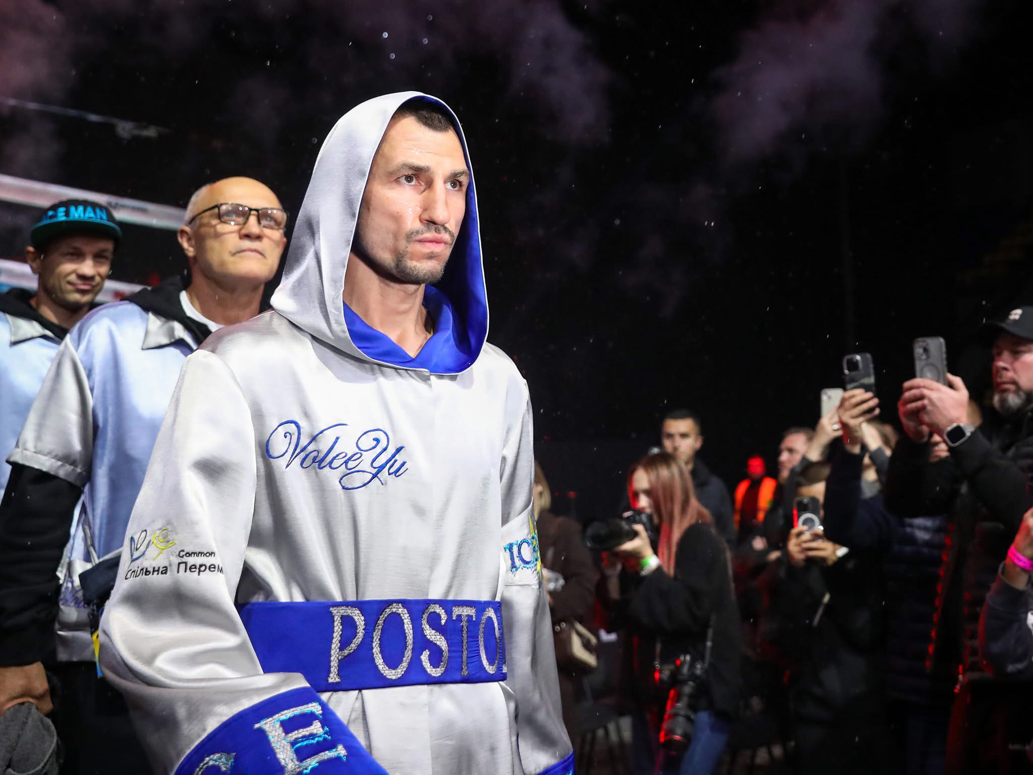 Віктор Постол під час виходу на ринг