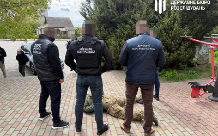 На Тернопільщині затримали ділка, який намагався "продати" довідку про непридатність за $25 тис