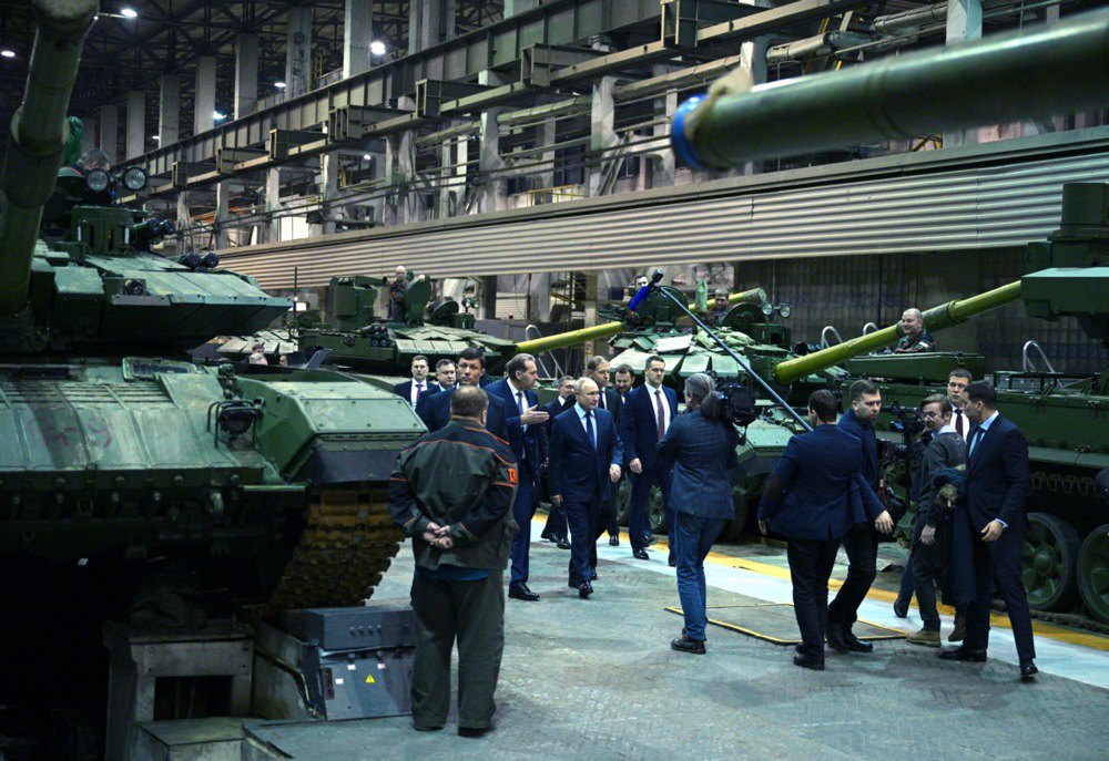 Путін під час візиту на Уралвагонзавод, найбільшого виробника танків РФ, Нижній Тагіл, 15 лютого 2024 р.
