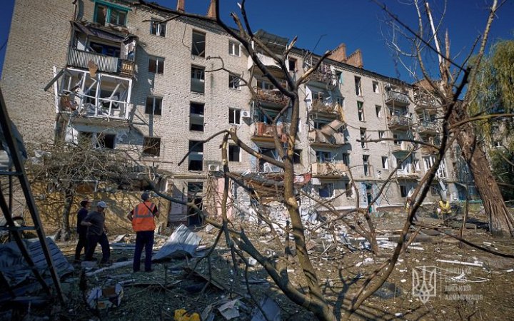 У Слов'янську внаслідок обстрілів пошкоджено вісім багатоповерхівок, 13 будинків та три розважальні центри