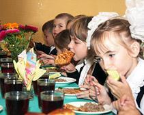 В некоторых школах Днепропетровской области школьников заставляли платить за питание 