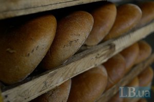 "Крымхлеб" ограничил продажу самого дешевого хлеба до 2 буханок в руки