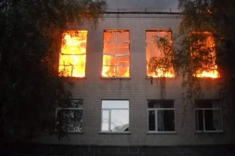 У Кіровоградській області згоріла двоповерхова будівля ПТУ