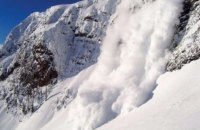 ДСНС попереджає про високу загрозу сходження лавин у Карпатах