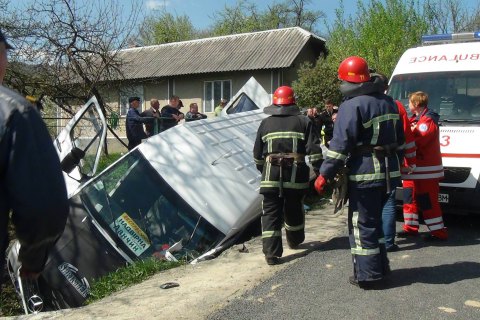 В Ивано-Франковской области в ДТП с автобусом и легковушкой один человек погиб, 12 пострадали