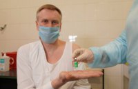 Руководитель Нацслужбы здоровья сделал прививку неиспользованной дозой вакцины