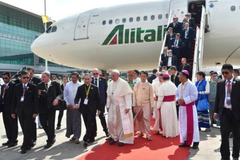 Папа Римський приїхав до М'янми з апостольським візитом