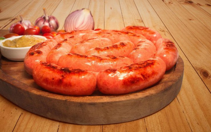 У Львові чоловіка госпіталізували з ботулізмом після того, як він поїв домашньої ковбаси