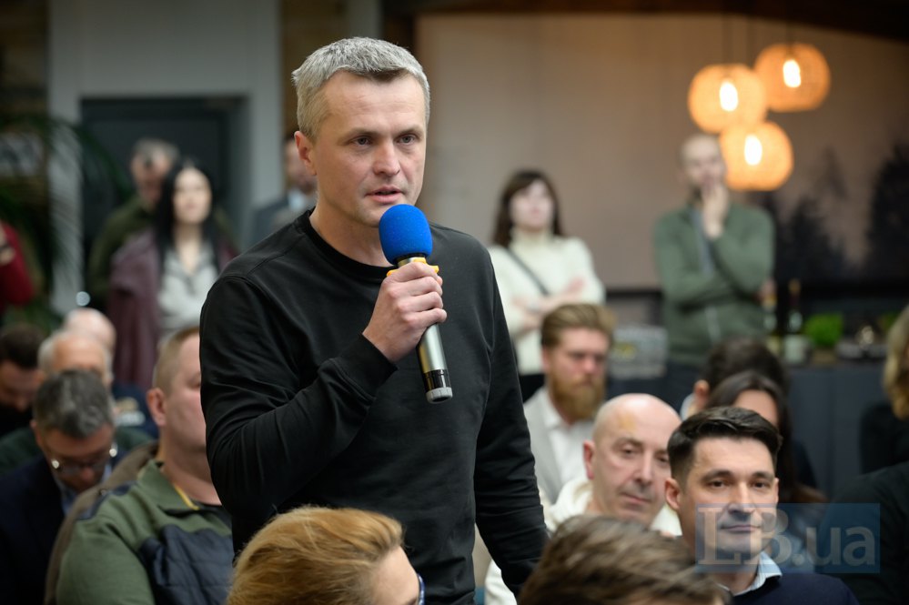 Ігор Луценко, військовослужбовець ЗСУ, засновник Центру підтримки аеророзвідки, під час дискусії