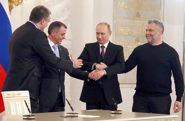 Слева направо: Сергей Аксенов, Владимир Константинов, Владимир Путин и Алексей Чалый