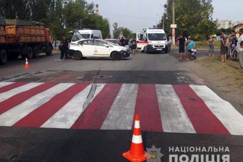 В Мариуполе водитель сбил женщину с дочкой на пешеходном переходе