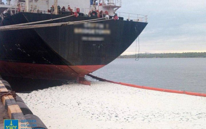 Помічника капітана іноземного судна підозрюють у забрудненні моря біля Одеси пальмовою олією зі збитками $2 млн